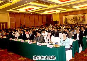 “創(chuàng)業(yè)手牽手，幫扶一加一”，胡國(guó)安董事長(zhǎng)幫扶大學(xué)生企業(yè)自主創(chuàng)業(yè)