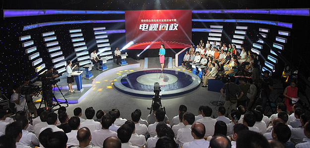 長(zhǎng)沙市優(yōu)秀人大代表胡國(guó)安受邀參加中共湖南省委黨的群眾路線教育實(shí)踐活動(dòng)專題電視節(jié)目《經(jīng)視問政》