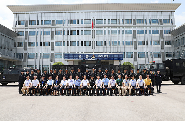 長(zhǎng)沙市公安局特邀形象監(jiān)督員胡均安受邀赴市特巡警支隊(duì)調(diào)研