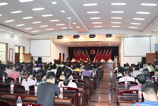 綠之韻集團董事長胡國安隨湖南省政協(xié)調研組安鄉(xiāng)調研