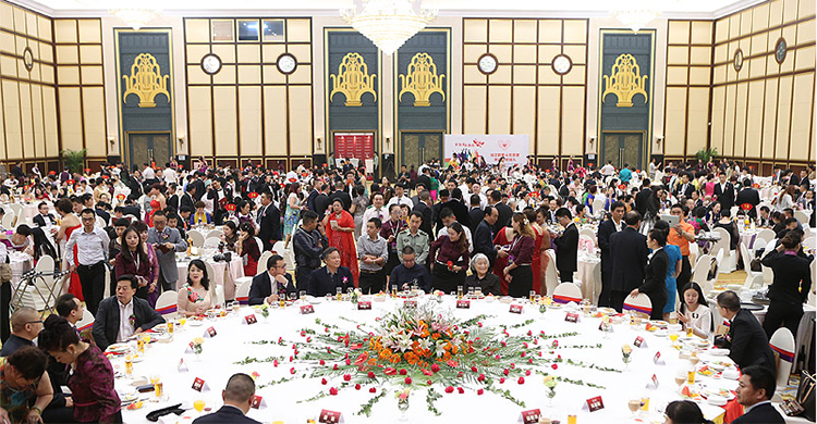 “家溫暖，愛相隨”——綠之韻2014慈善名流感恩答謝晚宴隆重舉行