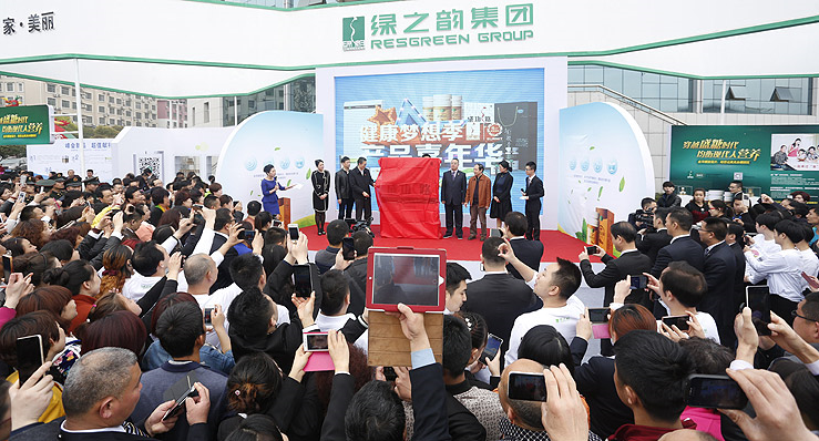 致敬創(chuàng)業(yè)時代：《成功之路》峰會首發(fā)，胡國安董事長現(xiàn)場簽售火爆全場