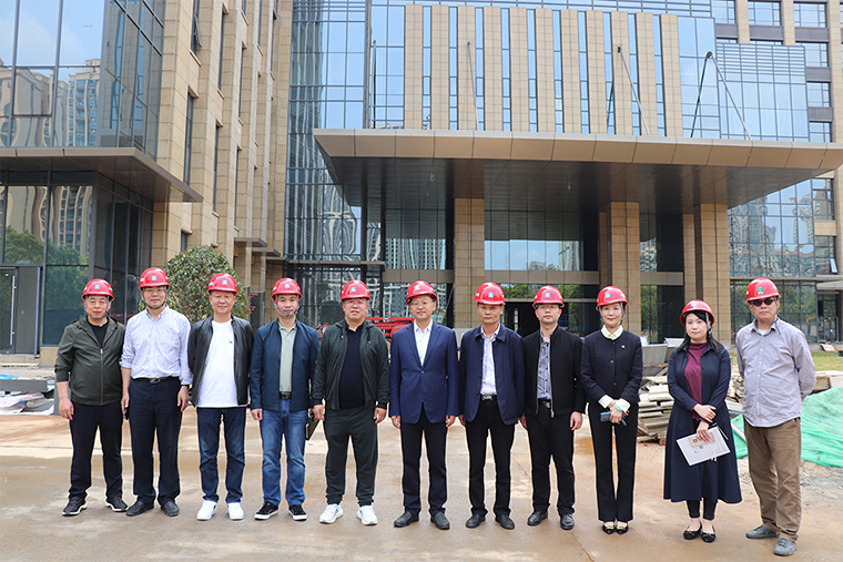 中共長(zhǎng)沙市雨花區(qū)委常委、常務(wù)副區(qū)長(zhǎng)吳平輝一行蒞臨綠之韻中心走訪調(diào)研