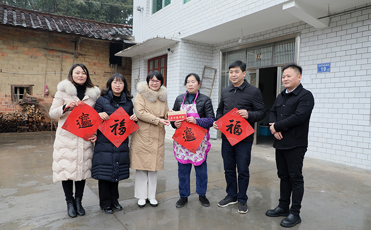 綠之韻集團參加長沙市工商聯(lián)、市光彩事業(yè)基金會新春走訪慰問活動