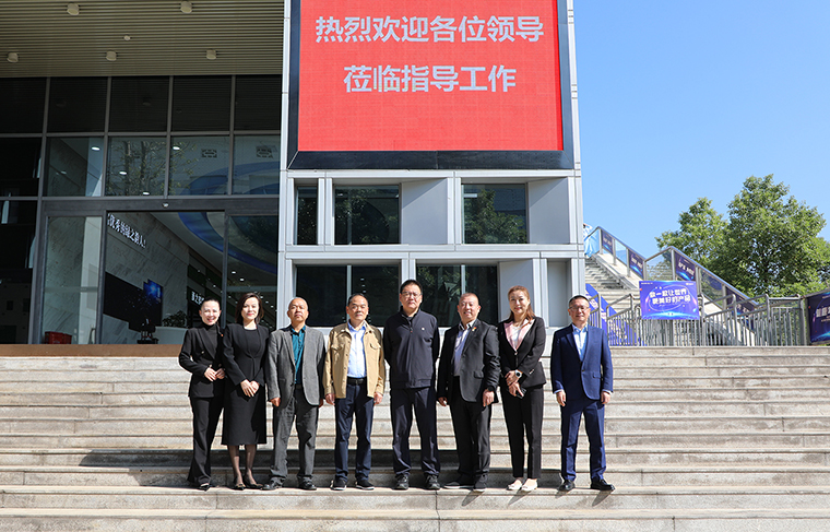 《中國消費(fèi)者》雜志社及湖南省消保委領(lǐng)導(dǎo)一行蒞臨綠之韻集團(tuán)調(diào)研